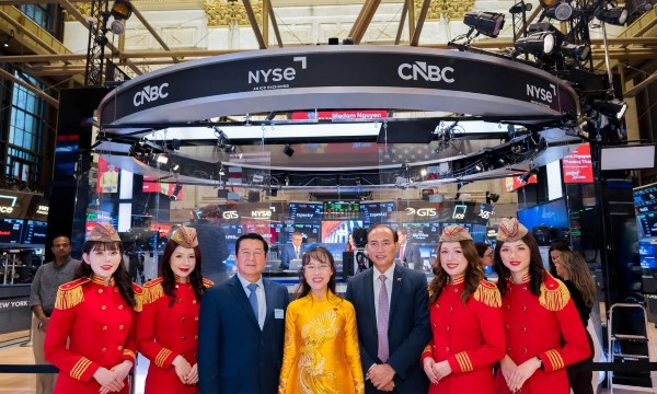 Nữ tỷ phú Nguyễn Thị Phương Thảo tham dự lễ rung chuông NYSE cùng Ngoại trưởng Mỹ Marco Rubio