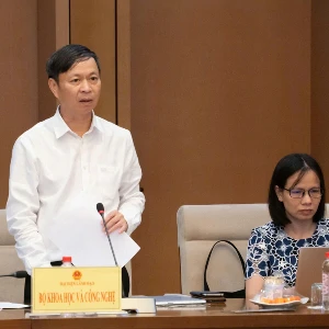 Thứ trưởng Bộ Khoa học và Công nghệ Hoàng Minh phát biểu tại phiên họp. Ảnh: MST.