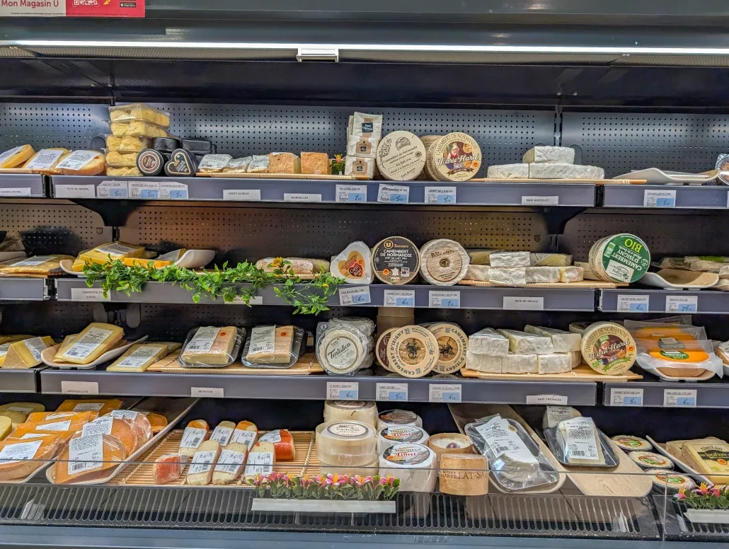Các siêu thị Pháp phải quyên góp thực phẩm dư thừa cho các tổ chức từ thiện và ngân hàng thực phẩm. Ảnh: The Conduit