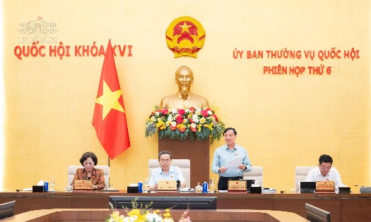 Phó Chủ tịch Quốc hội Nguyễn Khắc Định điều hành Phiên họp. Ảnh: Cổng thông tin điện tử Quốc hội.
