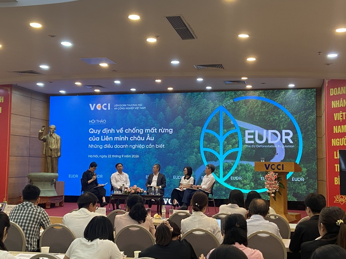 Các diễn giả tham gia thảo luận tại hội thảo “Quy định về chống mất rừng của Liên minh châu Âu – EUDR”. Ảnh: Vũ Khuê.