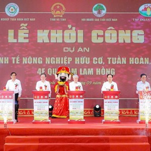Nghi thức bấm nút khởi công Dự án Tổ hợp kinh tế nông nghiệp hữu cơ, tuần hoàn, sinh thái 4F Quế Lâm Lam Hồng. Ảnh: Nguyễn Trần.