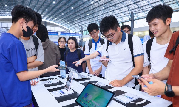 Samsung tổ chức ngày hội công nghệ cho hơn 1.000 sinh viên Hà Nội