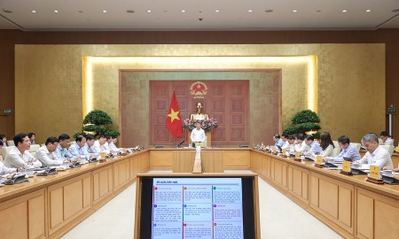 Thủ tướng yêu cầu điều chuyển vốn, gỡ nút thắt vật liệu cho dự án giao thông trọng điểm