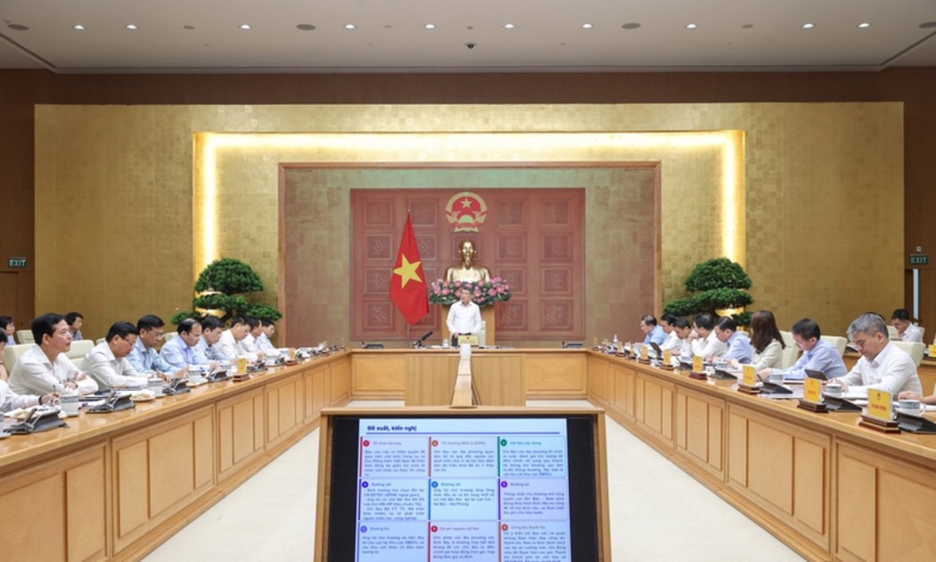 Thủ tướng Chính phủ Lê Minh Hưng chủ trì cuộc họp kiểm điểm tình hình triển khai, thúc đẩy giải ngân các dự án trọng điểm ngành giao thông vận tải. Ảnh: VGP.