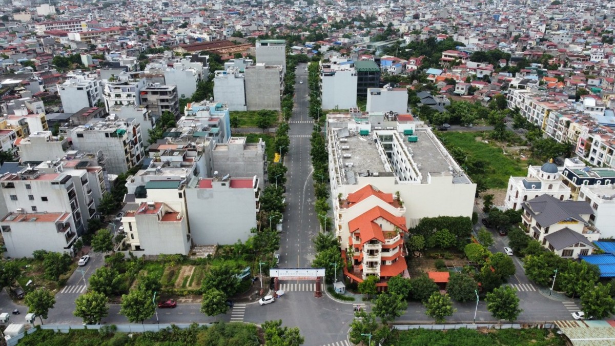 Tuyến đường trục chính khu đô thị ICC được đầu tư dở dang sẽ được tiếp tục đầu tư xây dựng thông ra đường Hồ Sen. Ảnh: ĐH.