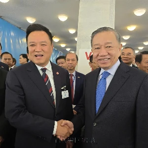Tổng Bí thư, Chủ tịch nước Tô Lâm gặp Thủ tướng Thái Lan Anutin Charnvirakul. Ảnh: TTXVN