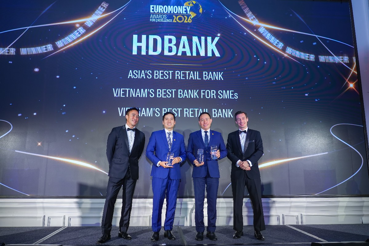 Đại diện HDBank nhận giải “Ngân hàng Bán lẻ tốt nhất châu Á” và 03 giải thưởng uy tín khác cho HDBank do Euromoney vinh danh, tại tại Singapore ngày 10/9/2026.