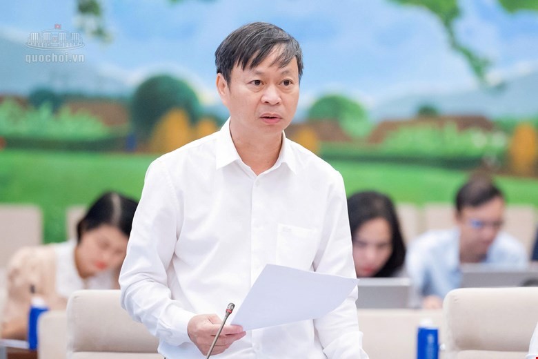 Thứ trưởng Bộ Khoa học và Công nghệ Hoàng Minh thuyết trình về nội dung cơ bản của dự án Luật sửa đổi, bổ sung một số điều của Luật Sở hữu trí tuệ. Ảnh: Cổng thông tin điện tử Quốc hội.