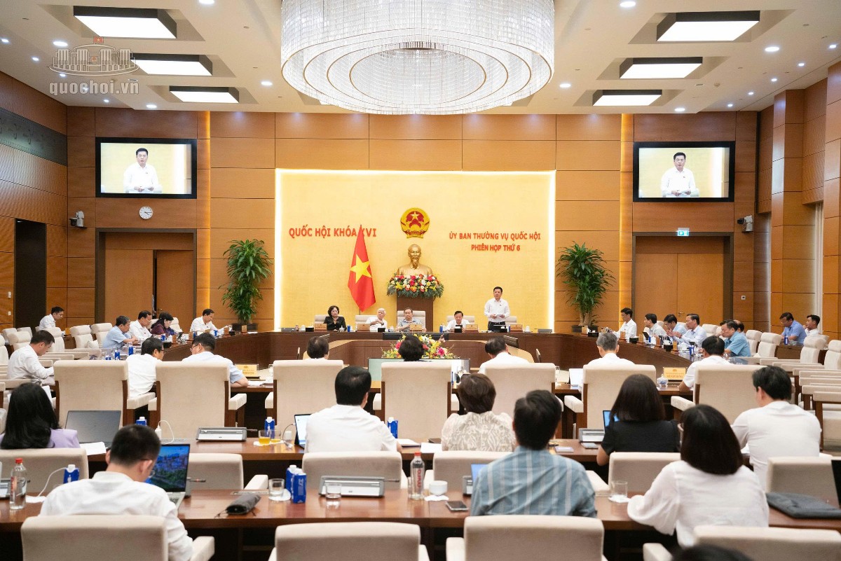 Ủy ban Thường vụ Quốc hội họp cho ý kiến về dự án Luật An toàn thực phẩm (sửa đổi). Ảnh: Cổng Thông tin điện tử Quốc hội.