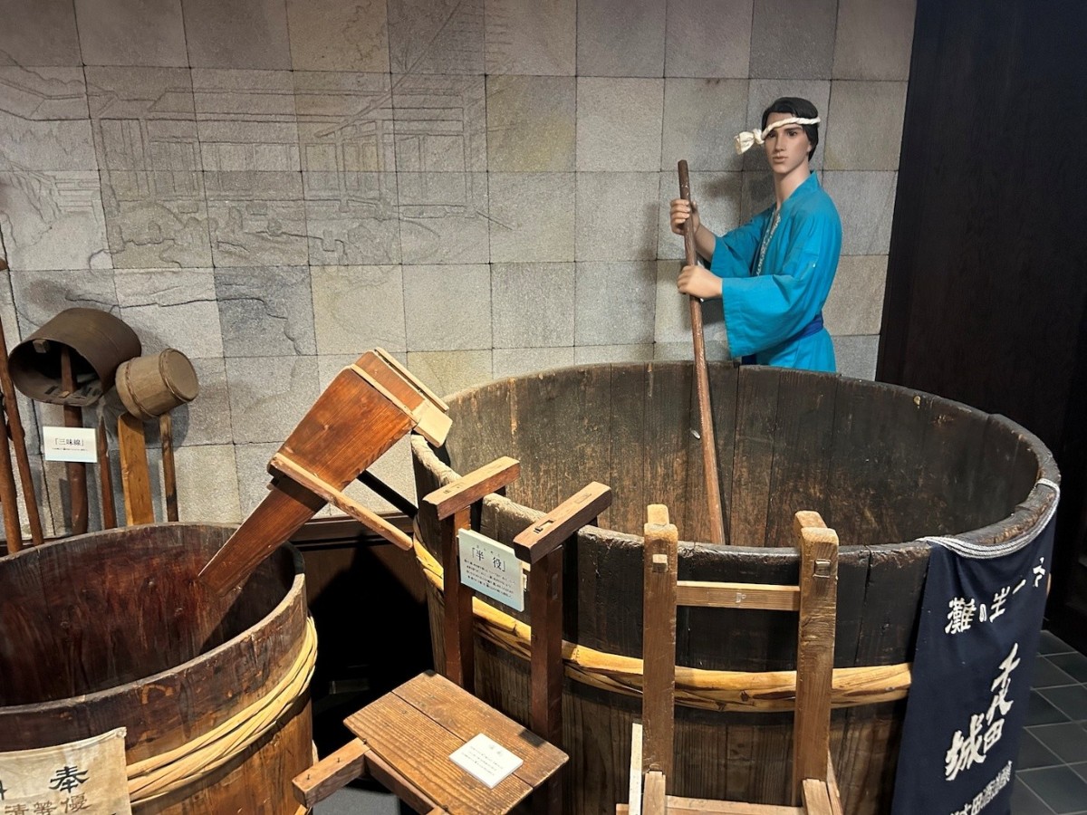 Bảo tàng Sake tại Matsuo Taisha giới thiệu những kỹ thuật làm sake cổ truyền. Ảnh: Vicki L. Beyer