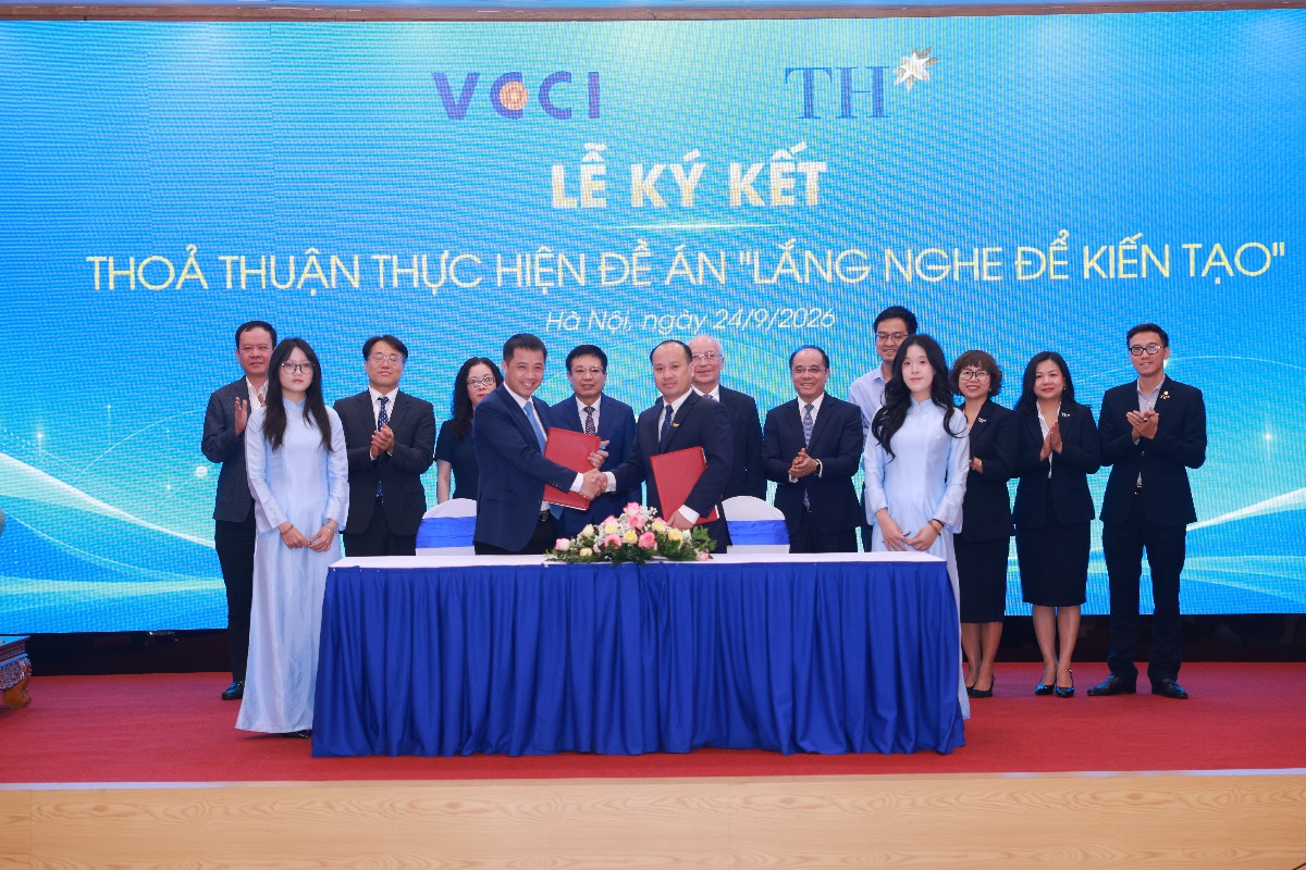 VCCI và Tập đoàn TH đã ký kết Thỏa thuận hợp tác triển khai Đề án "Lắng nghe để Kiến tạo". Ảnh: Song Hà.