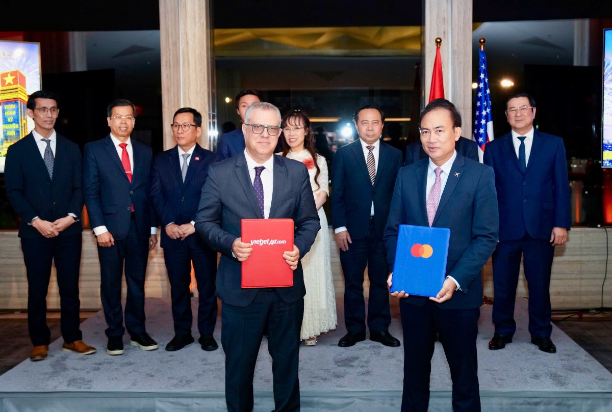 Vietjet và Mastercard trao thoả thuận về chuyển đổi số trong lĩnh vực hàng không và du lịch tại Việt Nam.