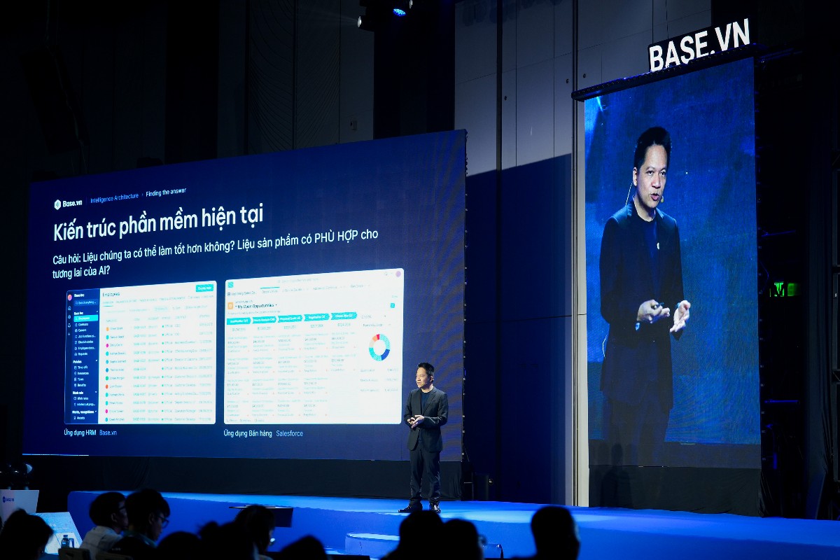 Ông Phạm Kim Hùng, Chủ tịch kiêm CEO Base.vn, chia sẻ về cách các phần mềm SaaS thay đổi với sự tích hợp của AI tại Enterprise AI Summit 2026 vào ngày 23/9. Ảnh: Base.vn