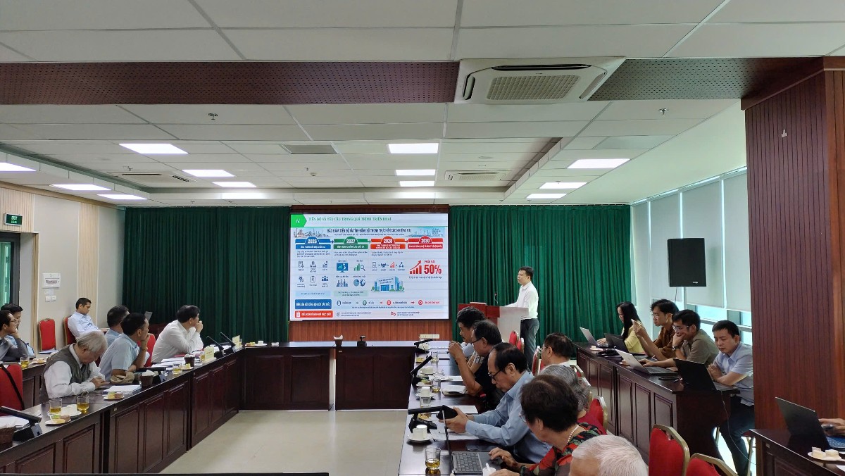 Cục Công nghiệp, Bộ Công Thương báo cáo một số nội dung định hướng của cơ quan quản lý nhà nước để triển khai thực hiện kết luận. Ảnh: Đỗ Phong