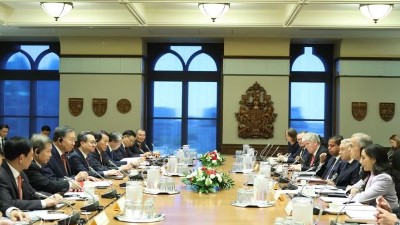 Top leader holds talks with Canadian Prime Minister