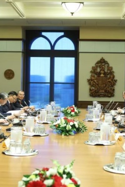 Top leader holds talks with Canadian Prime Minister