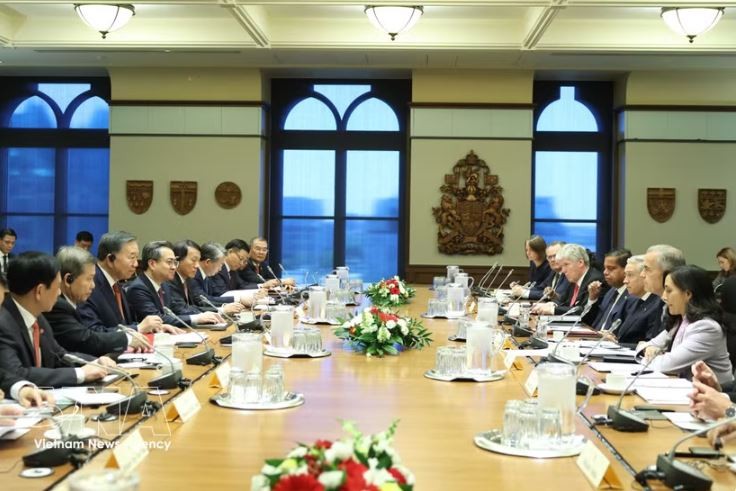 Top leader holds talks with Canadian Prime Minister