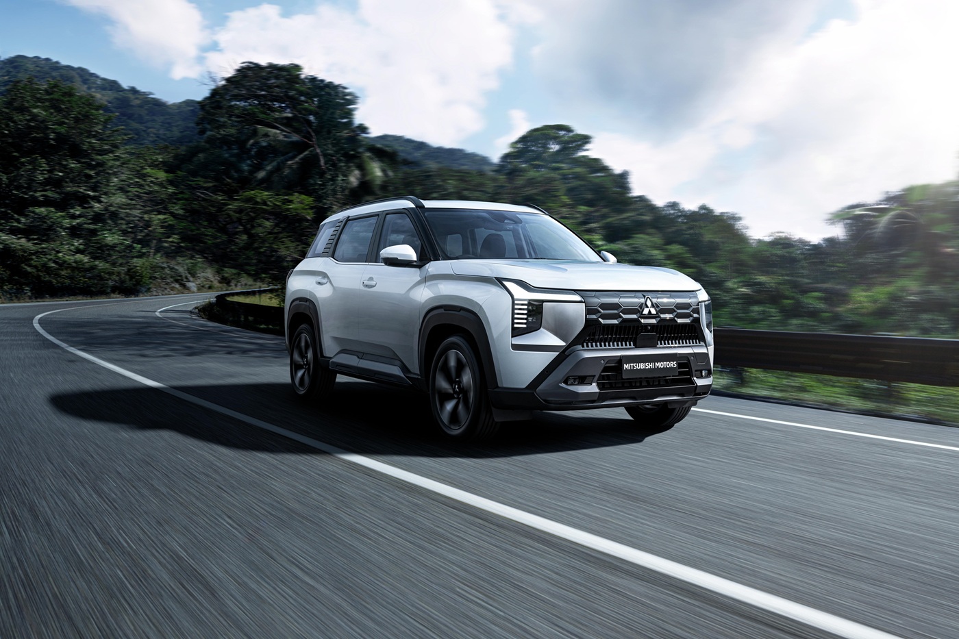 Mặt bằng giá những mẫu xe phân khúc C-SUV đang được kéo xuống rất thấp. Ảnh: MMV.