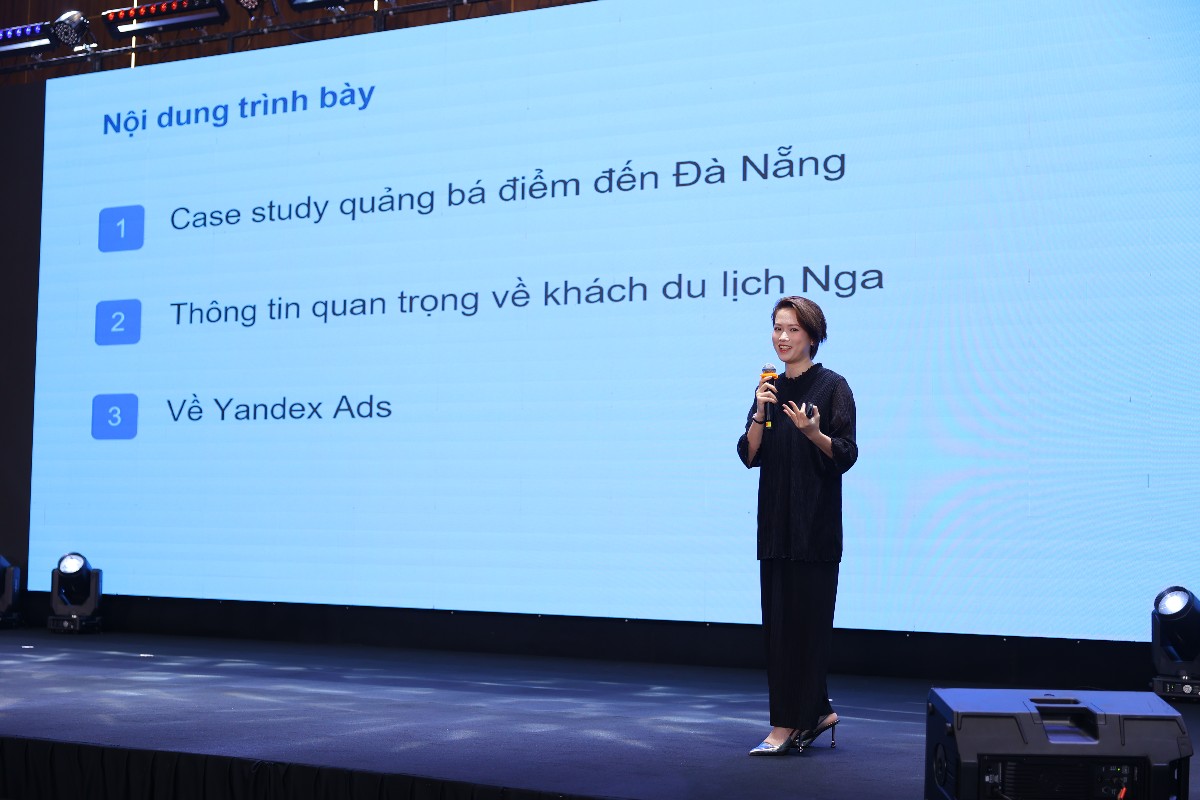 Bà Thư Nguyễn, Giám đốc Phát triển Kinh doanh, Yandex Ads tại Việt Nam, chia sẻ tại sự kiện. Ảnh: Ngô Anh Văn