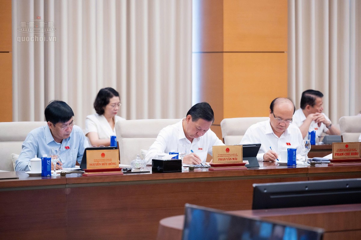 Các thành viên Ủy ban Thường vụ Quốc hội tại phiên họp. Ảnh: Cổng thông tin điện tử Quốc hội.