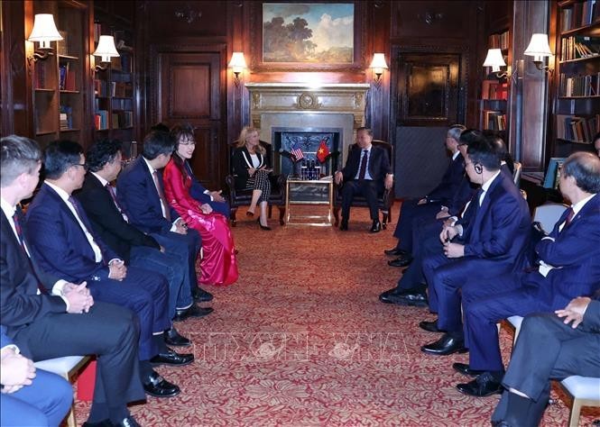 Top leader calls on US businesses to expand cooperation and investment in Vietnam