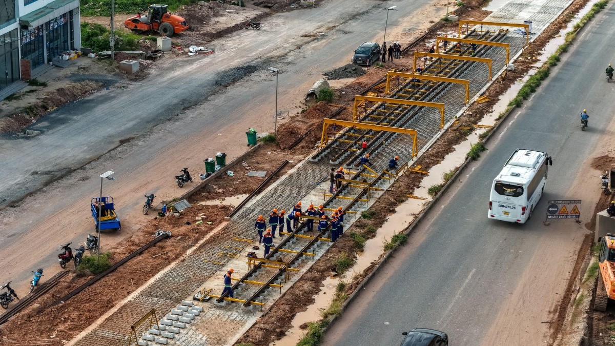 Công trường thi công tuyến đường sắt nhẹ LRT tại Phú Quốc. Ảnh: Sun Group.
