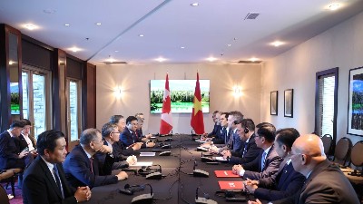 Top Vietnamese leader meets with major businesses in Canada