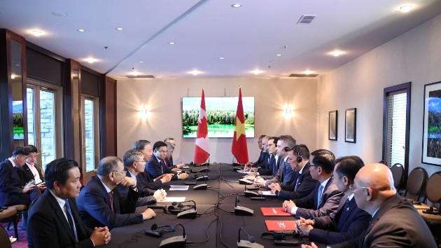Top Vietnamese leader meets with major businesses in Canada