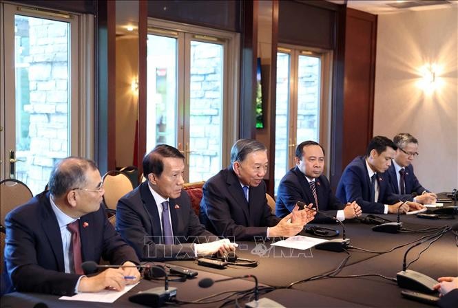Tổng Bí thư, Chủ tịch nước Tô Lâm tiếp Giáo sư Graham Carr, Hiệu trưởng Trường Đại học Concordia. Ảnh: TTXVN