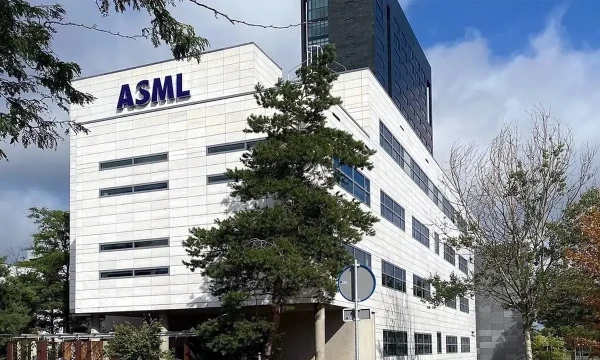 Gã khổng lồ quang khắc ASML “trắng doanh thu” tại chính sân nhà