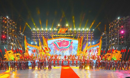 Chương trình nghệ thuật “Vạn Kiếp - Hào khí ngàn năm” nhằm tái hiện lịch sử, văn hóa và tâm linh vùng đất Côn Sơn - Kiếp Bạc. Ảnh: CTTĐT Hải Phòng.
