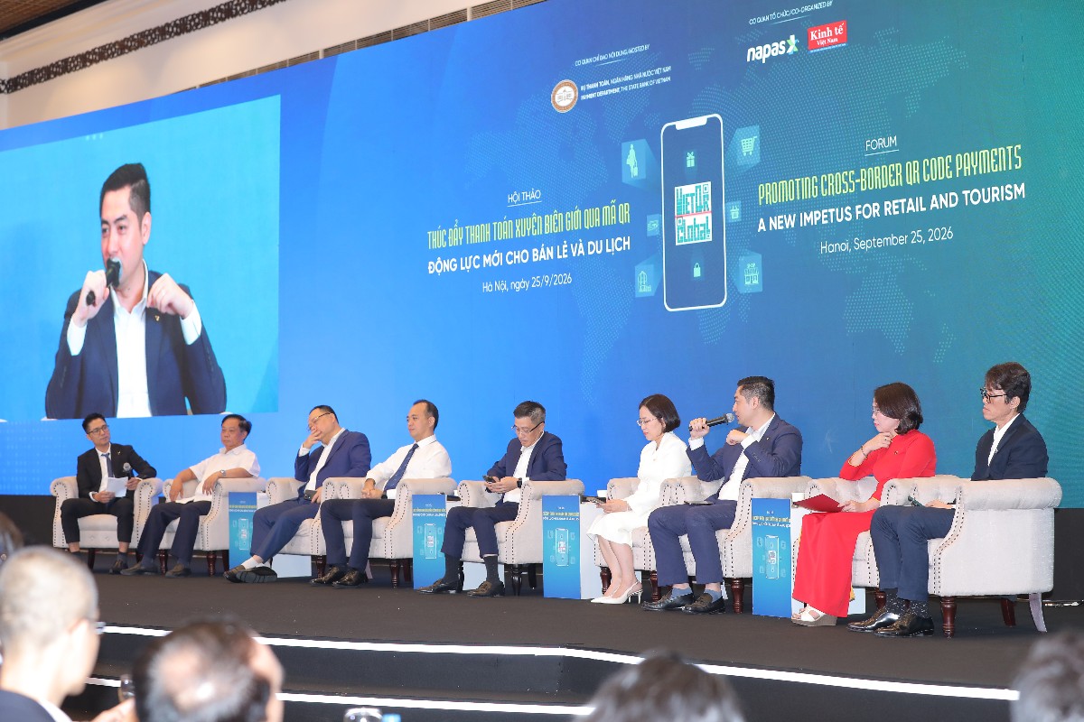 Các diễn giả tham gia phiên toạ đàm. Ảnh: Xuân Khoa