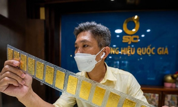 Giá mua, bán vàng miếng SJC sụt hơn 2 triệu đồng/lượng trong tuần