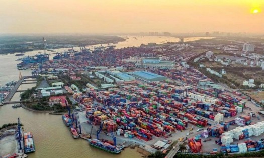 Năm 2024, khu vực cảng TP. Hồ Chí Minh và Cát Lái xử lý 16 triệu TEU, xếp thứ hai Đông Nam Á, chỉ sau Singapore. Ảnh minh họa.