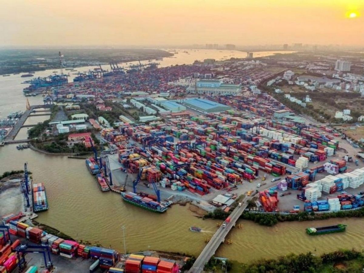 Năm 2024, khu vực cảng TP. Hồ Chí Minh và Cát Lái xử lý 16 triệu TEU, xếp thứ hai Đông Nam Á, chỉ sau Singapore. Ảnh minh họa.