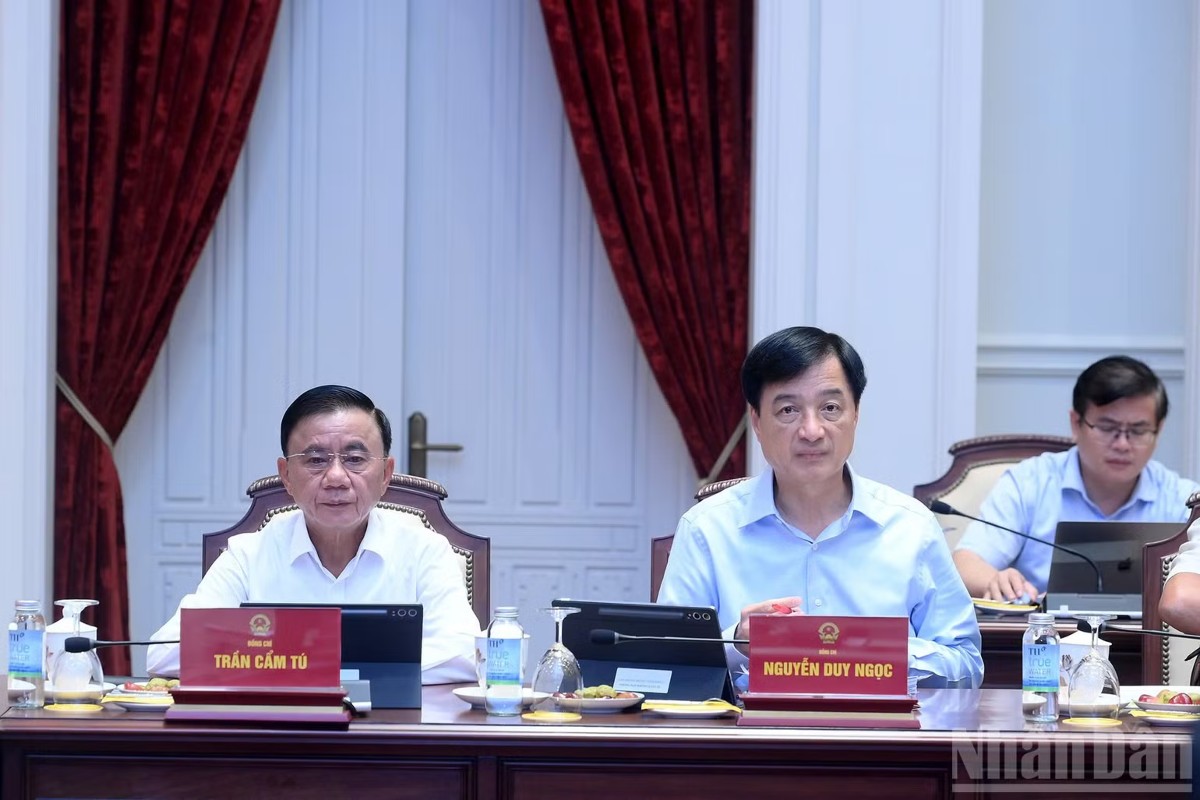 Thường trực Ban Bí thư Trần Cẩm Tú và các đồng chí lãnh đạo tham dự phiên họp. Ảnh: Đăng Khoa/Nhân Dân