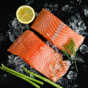 Cá hồi nuôi có thể không cung cấp lượng dưỡng chất nhất định nhiều như những thông tin ta biết. Ảnh: iStock