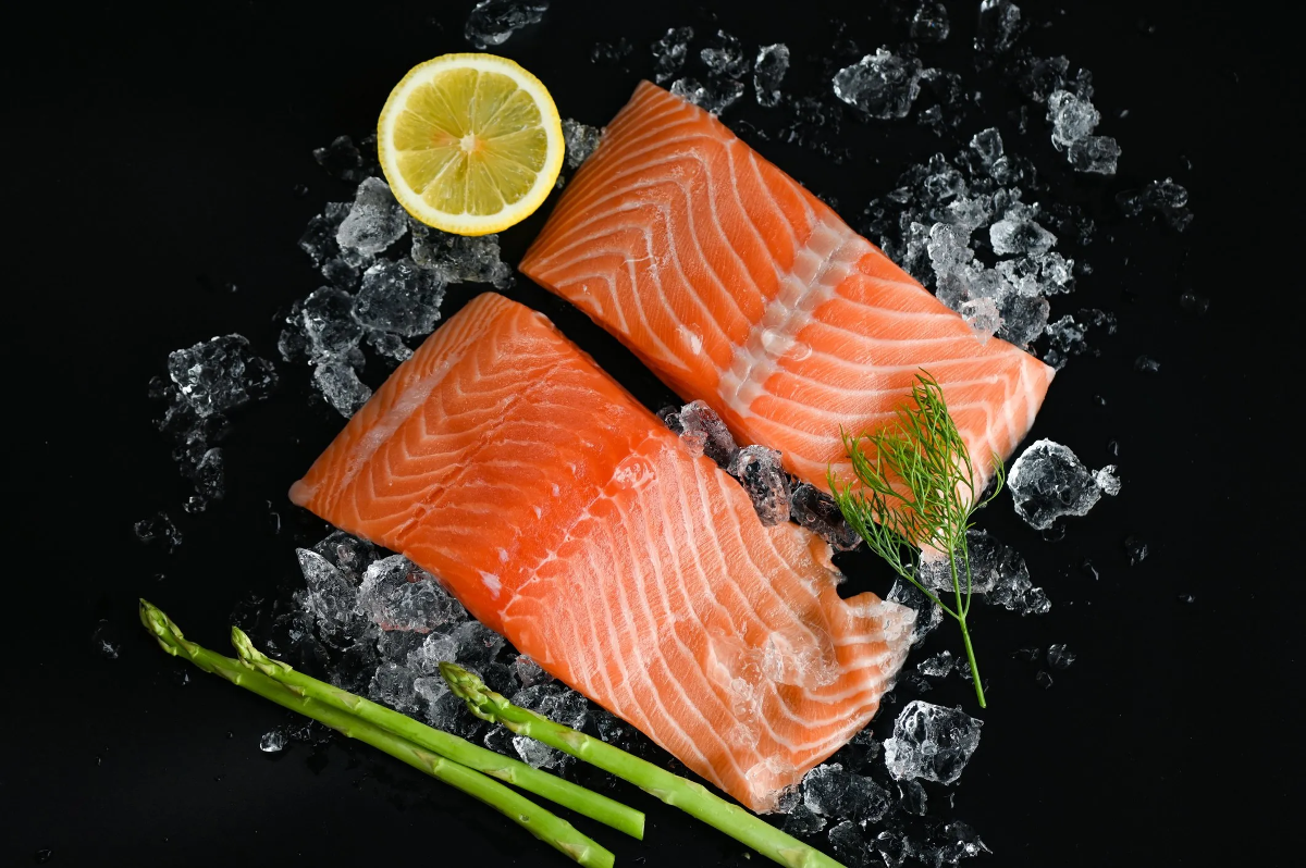Cá hồi nuôi có thể không cung cấp lượng dưỡng chất nhất định nhiều như những thông tin ta biết. Ảnh: iStock