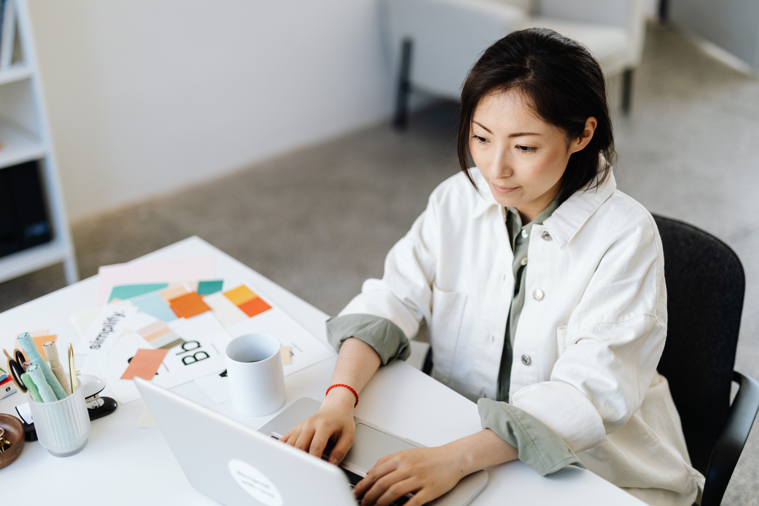 Nhiều người lao động trí óc đang dùng AI như một trợ lý. (Hình: Pexels)