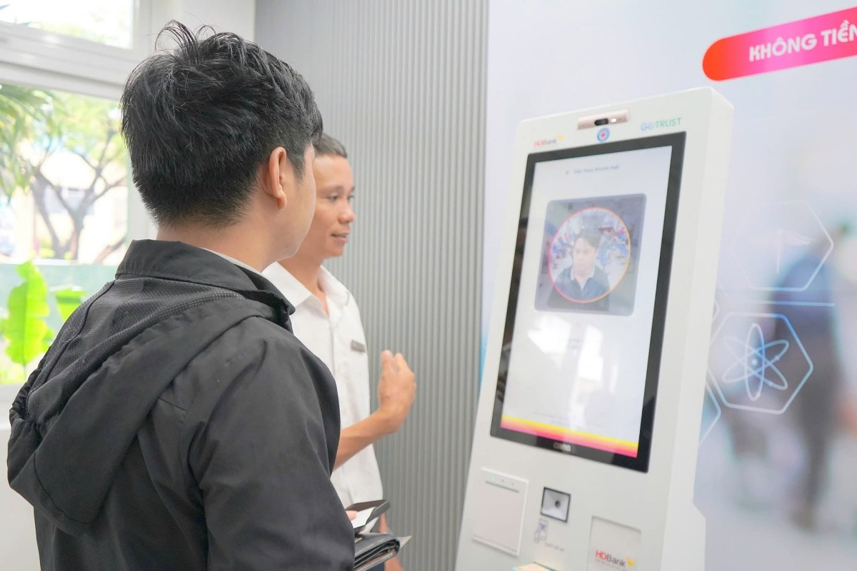 Người dân có thể tự đăng ký khám bệnh và thanh toán viện phí nhanh chóng, dễ dàng qua kiosh y tế thông minh. Ảnh: Bệnh viện Đà Nẵng