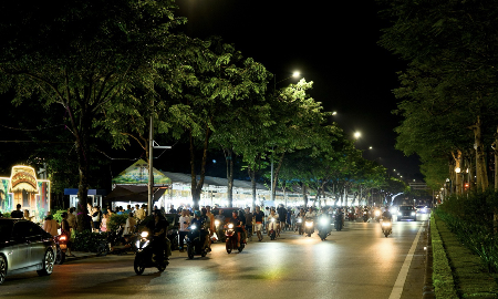 Khoảng 100 gian hàng trưng bày sản phẩm OCOP tại Công viên Thiên văn học
