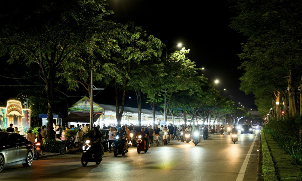 Khoảng 100 gian hàng trưng bày sản phẩm OCOP tại Công viên Thiên văn học