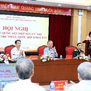 Tổng Bí thư, Chủ tịch nước Tô Lâm và các đại biểu Quốc hội tiếp xúc cử tri các phường thuộc đơn vị bầu cử số 1, thành phố Hà Nội, sau Kỳ họp thứ nhất, Quốc hội khóa XVI﻿. Ảnh: Nhân Dân