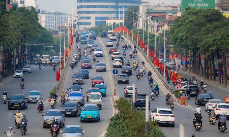 Chuyển đổi phương tiện điện tăng nhưng không đồng đều giữa các nhóm