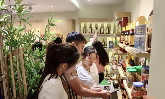 Vietnamese goods will be introduced, displayed, and sold directly at the Vietnam - Laos Product Week. (Illustrative photo: baochinhphu.vn)