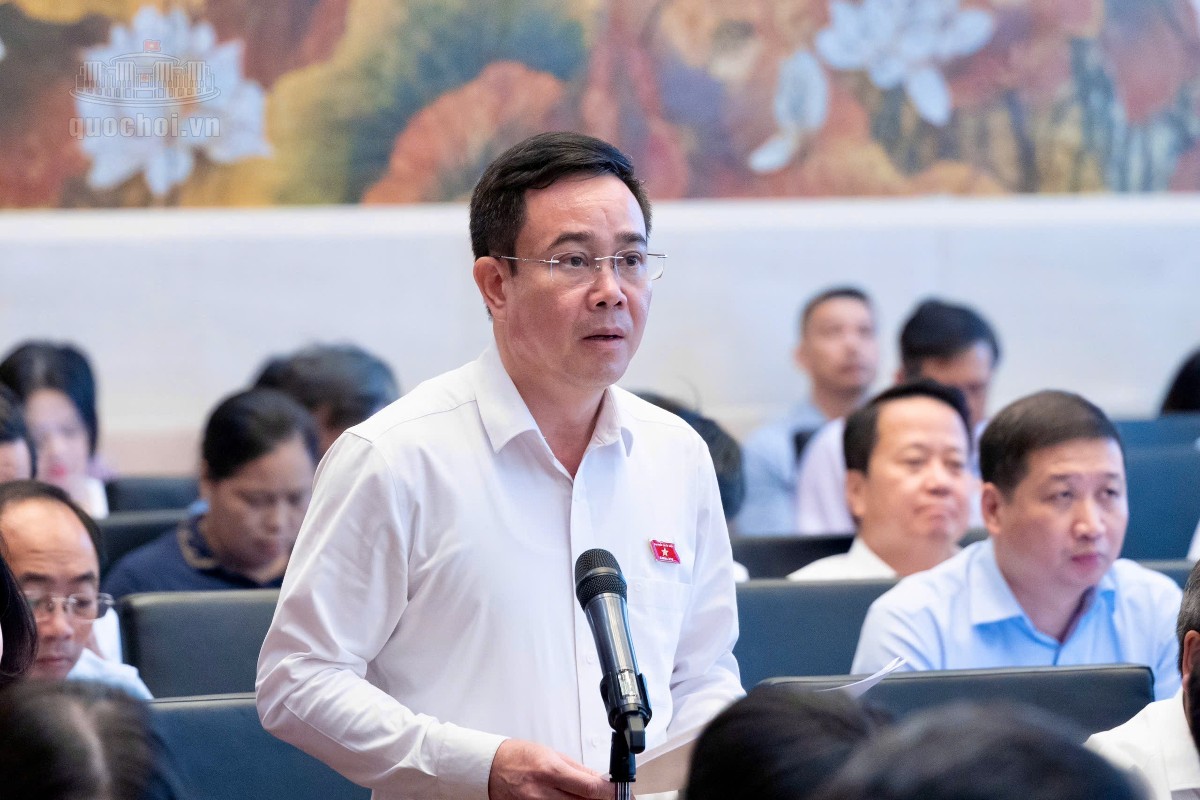 Đại biểu Nguyễn Văn Huy - Đoàn ĐBQH tỉnh Hưng Yên phát biểu. Ảnh: Quochoi.vn