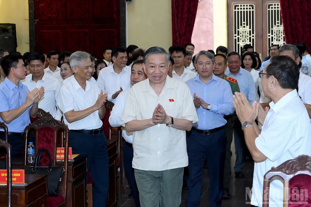 Tổng Bí thư, Chủ tịch nước Tô Lâm tiếp xúc cử tri các phường thuộc đơn vị bầu cử số 1, thành phố Hà Nội, trước Kỳ họp thứ hai, Quốc hội khóa XVI. Ảnh: Đăng Khoa/Nhân Dân