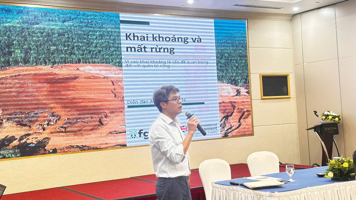 TS. Tô Xuân Phúc: "Khai khoáng hiện đứng thứ tư trong số các nguyên nhân gây tổn hại đến thảm thực vật toàn cầu". Ảnh: Ban tổ chức.