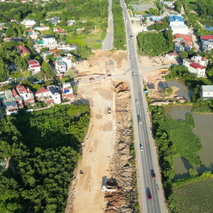 Dự án đường nối thành phố Thanh Hóa (cũ) với Cảng hàng không Thọ Xuân đang được đẩy nhanh tiến độ sau thời gian tạm dừng. Ảnh: Nguyễn Thuấn